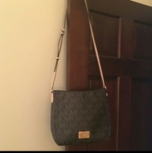 Like new Michael kors crossbody purse